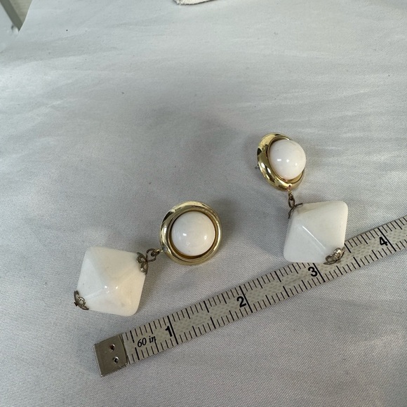 Vintage 70’s 80’s white drop dangle earrings - Picture 4 of 8
